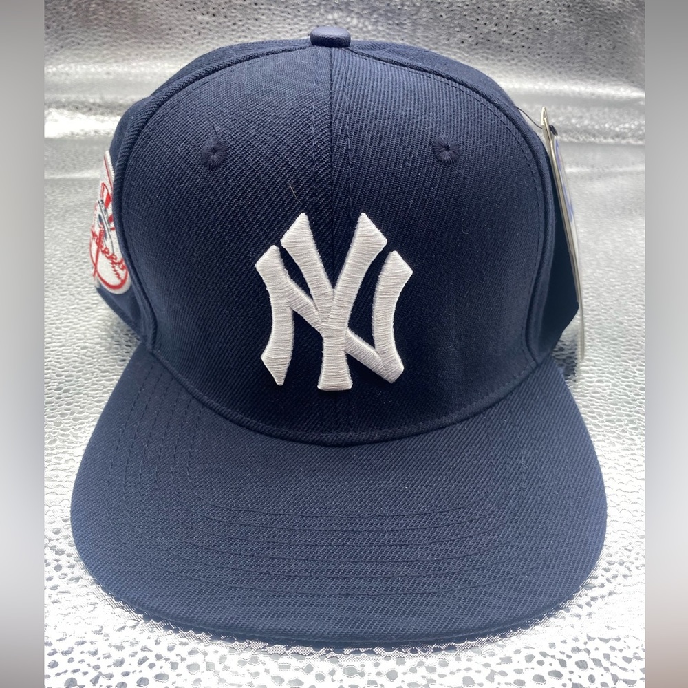 Never worn pro series MLB Yankees SnapBack hat